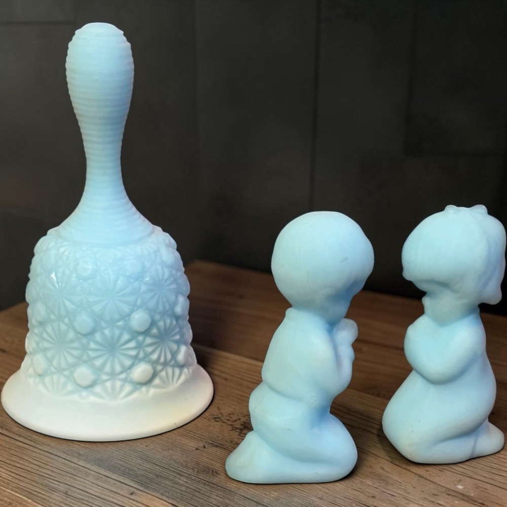 Vintage Fenton Blue Satin Glass Praying Boy Girl Figurines Daisy Bell 3pc Set